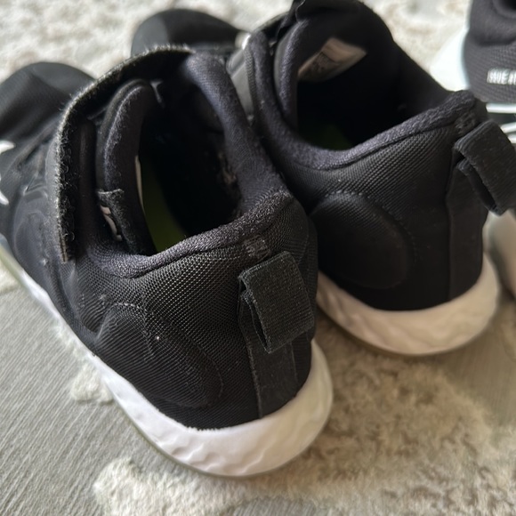 3 pairs of sneakers - Picture 8 of 14